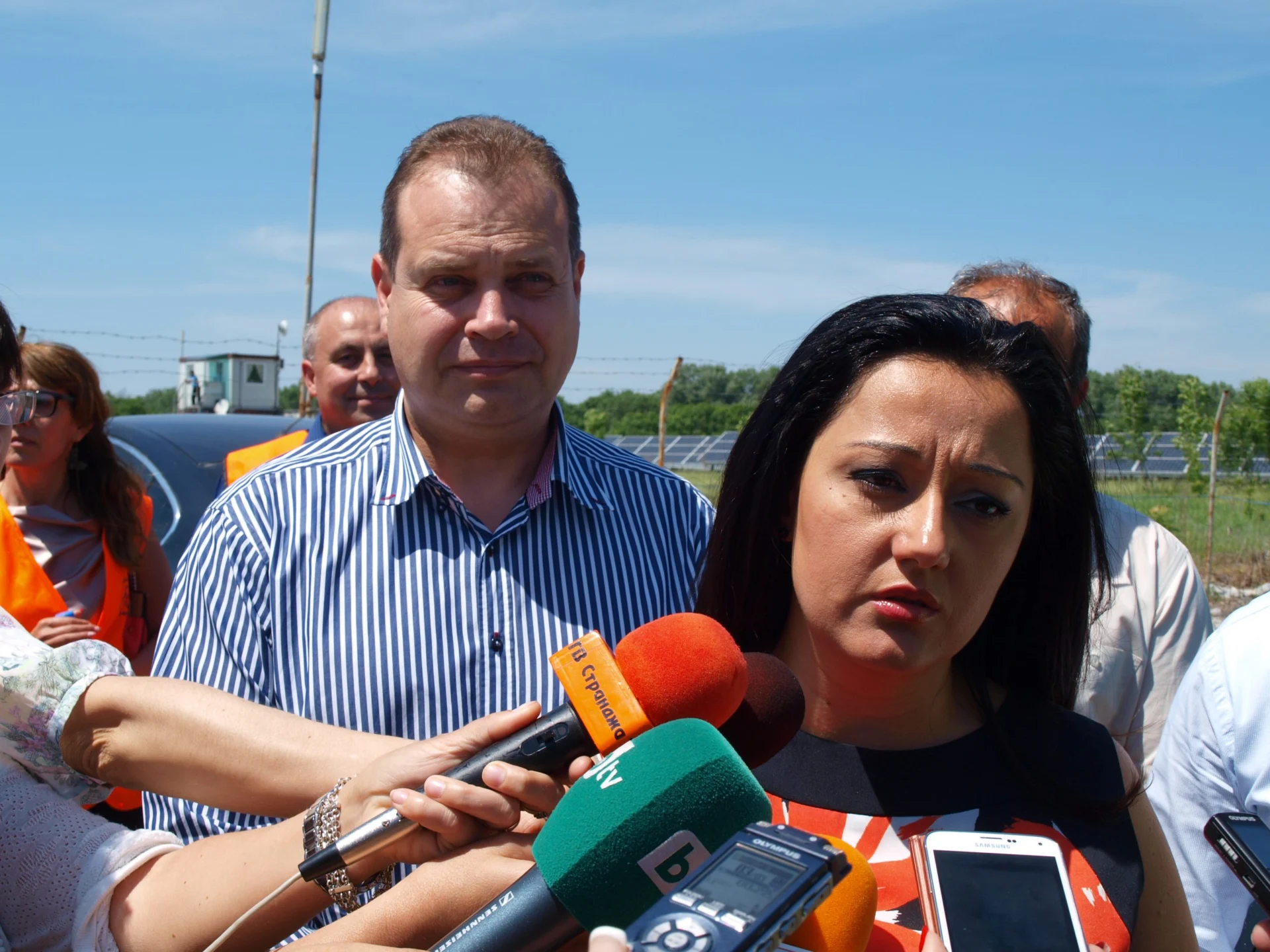 Министърът на регионалното развитие и благоустройството Лиляна Павлова и председателят на Управителния съвет на Агенция „Пътна инфраструктура“ инж. Лазар Лазаров