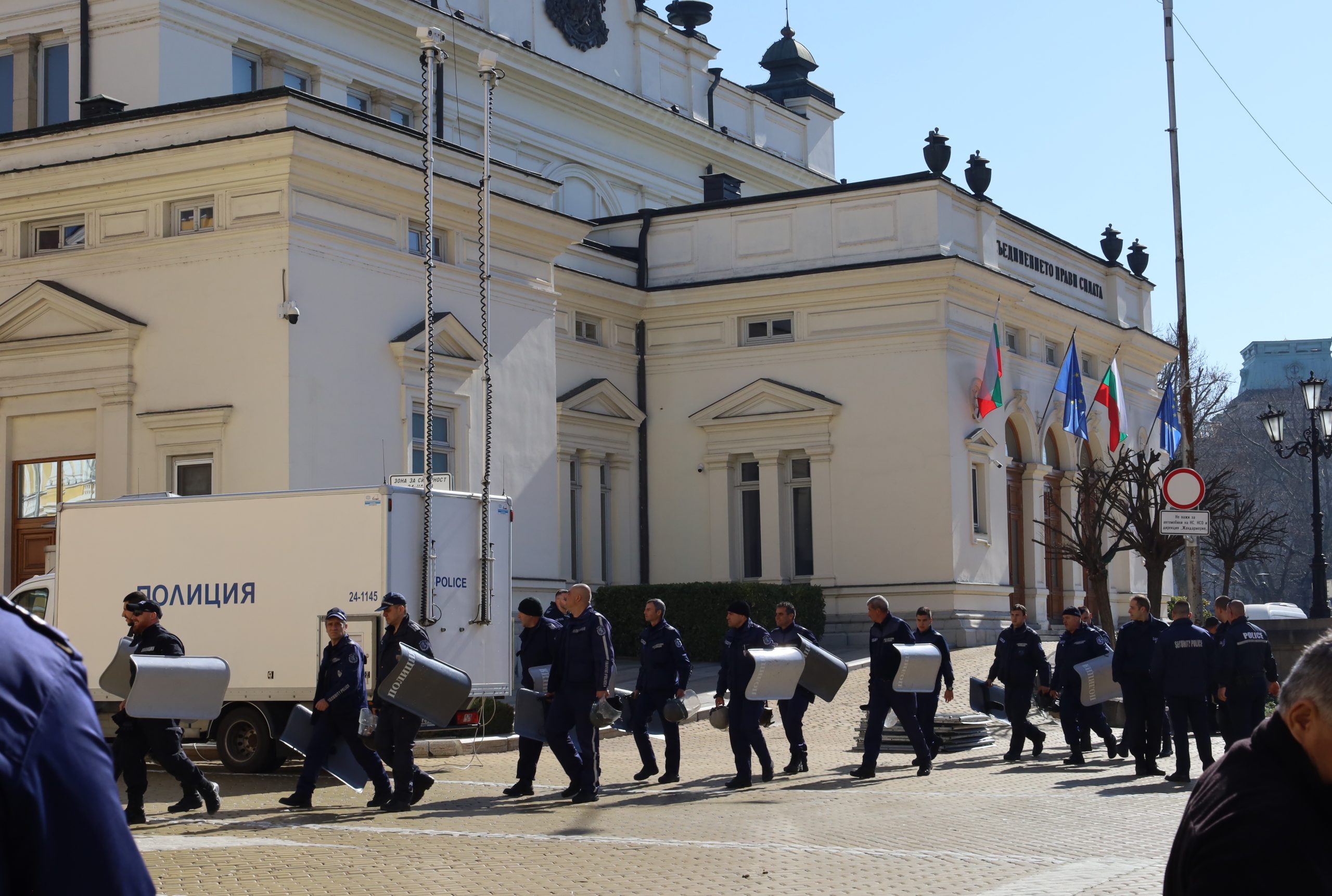 Протест полиция парламент