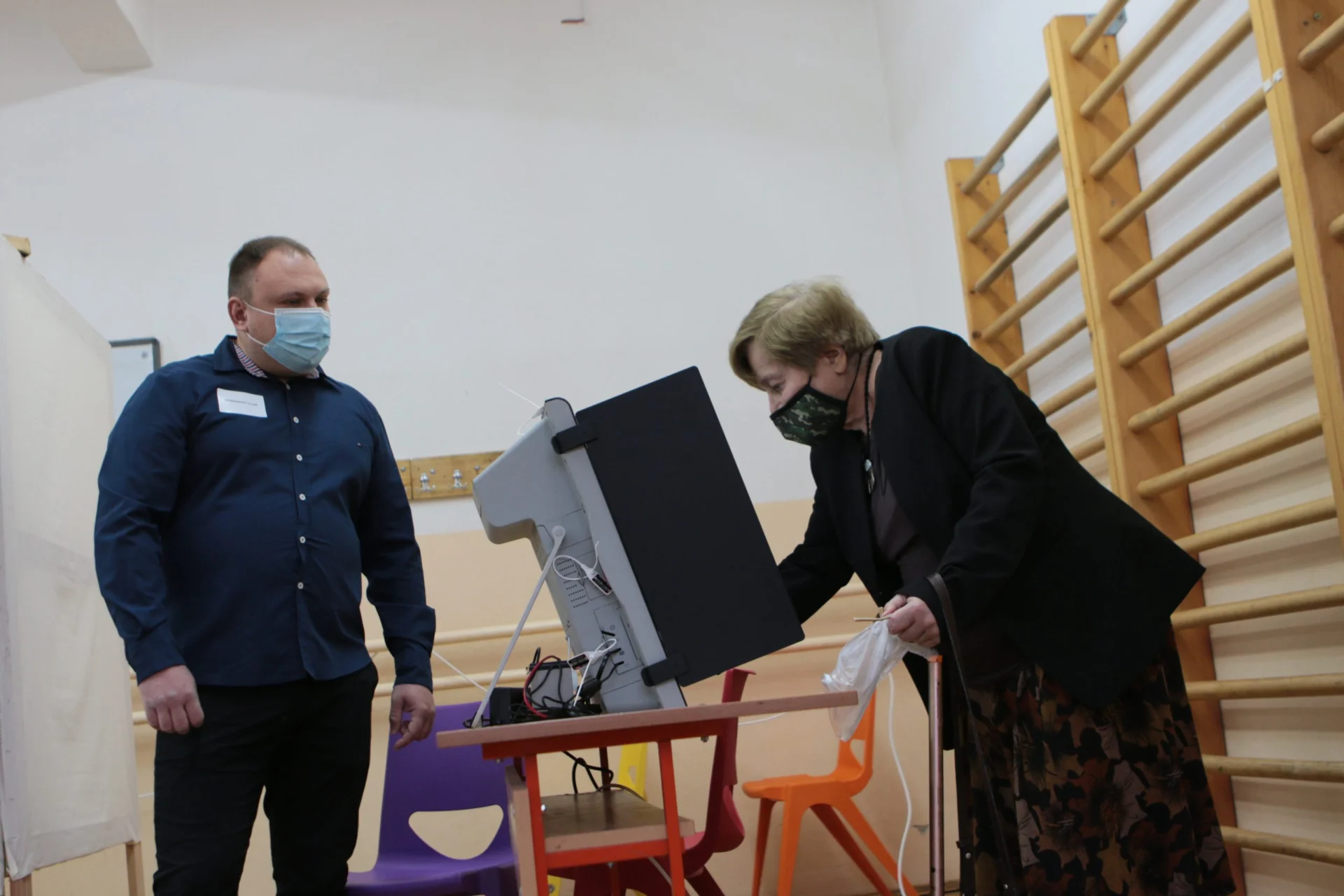 Избори гласоподаватели урни гласуване