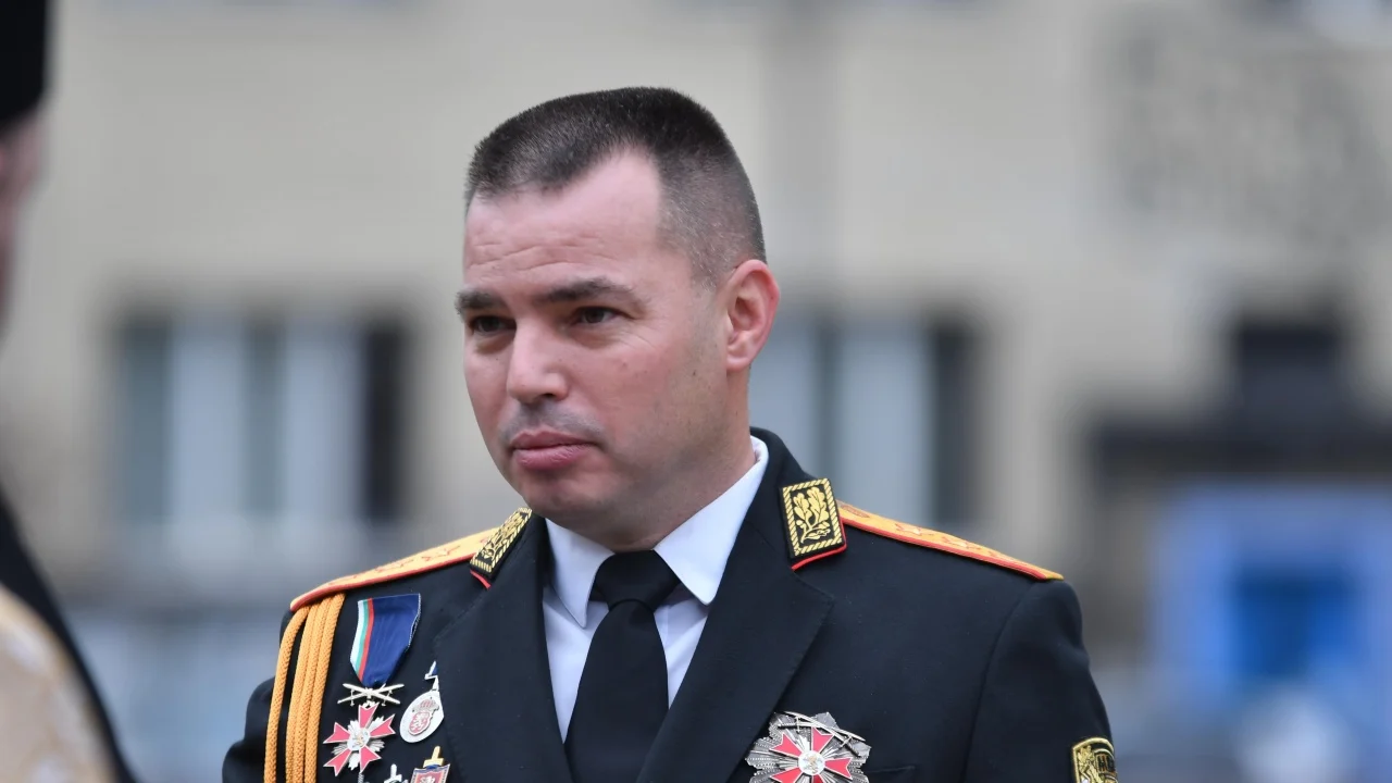 Шенген, Антон Златанов