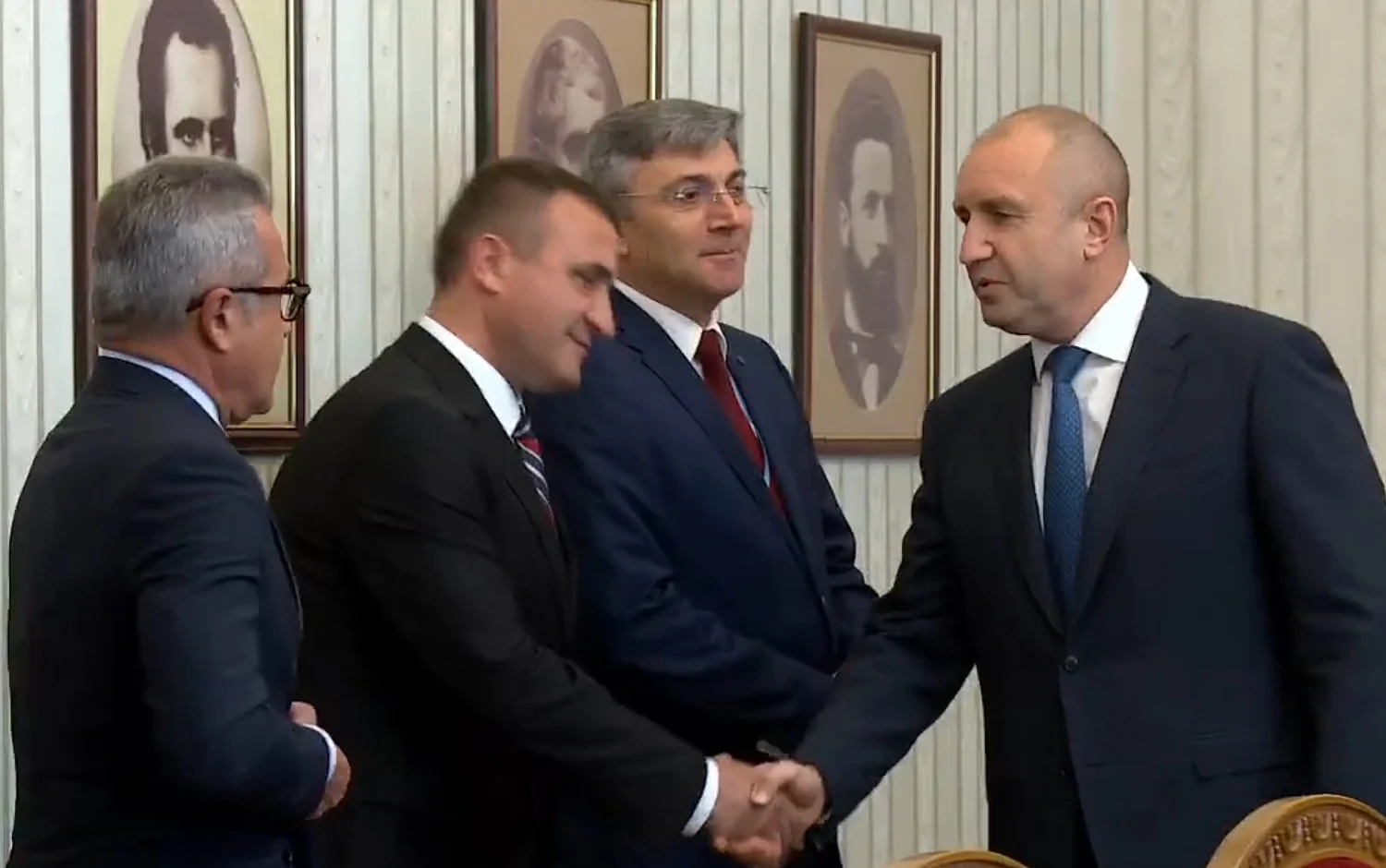 Президентство консултации ДПС Мустафа Карадайъ Румен Радев