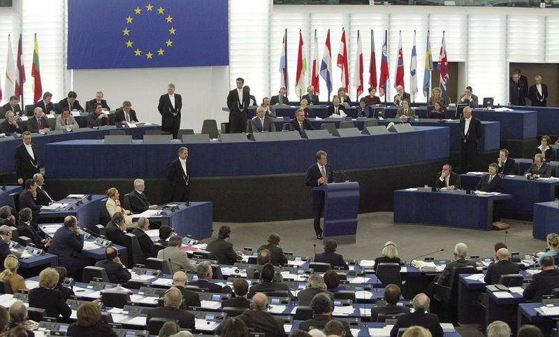 Eвропарламентът одобри спорния данък върху финансовите транзакции.