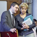 Финансовият министър Владислав Горанов и председателят на временната комисия по бюджет и финанси Менда Стоянова от ГЕРБ