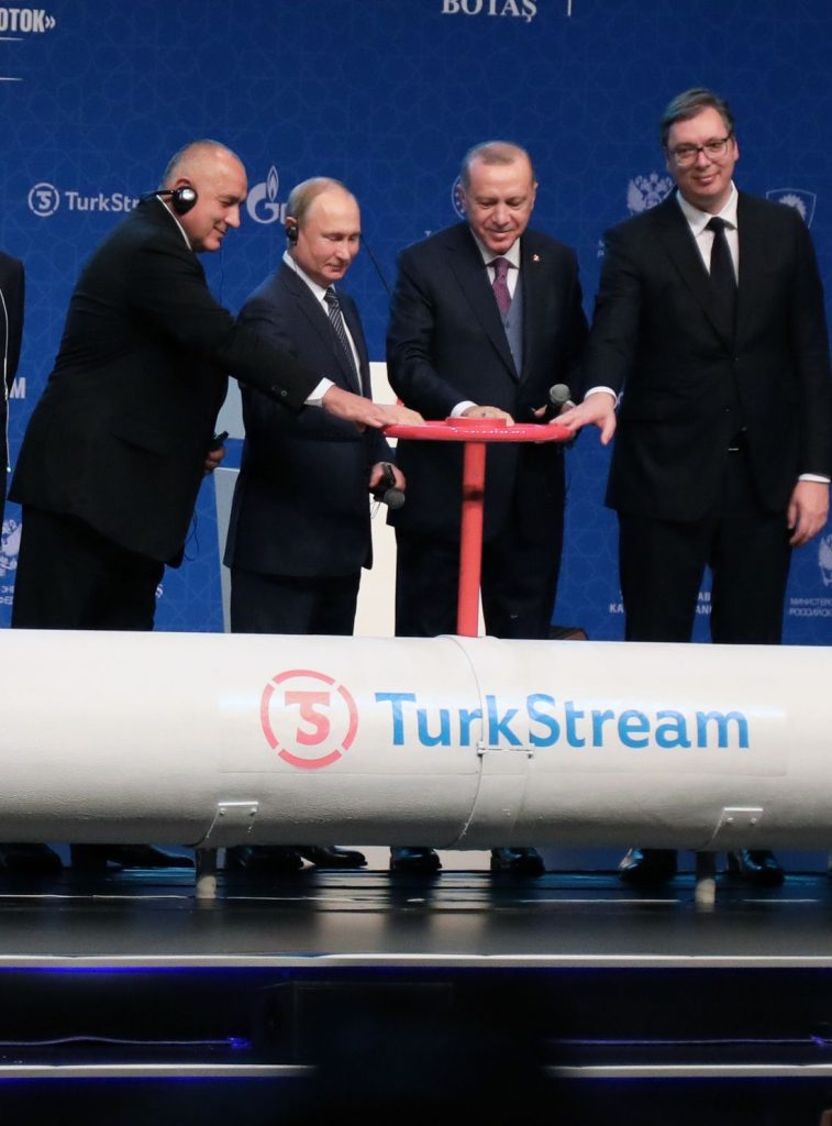 ГЕРБ отваря вратите на НС с пиарски трик 7 турски поток