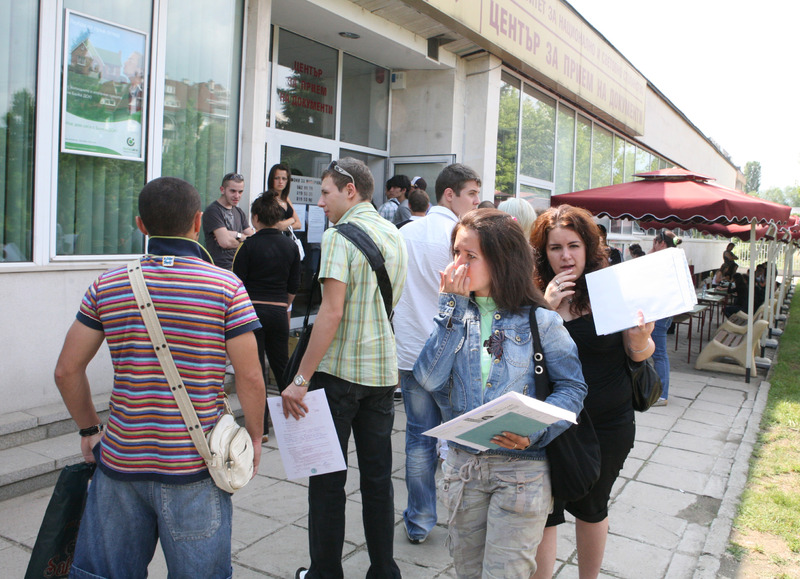 Много бъдещи майки използват "промоцията" на студентските помощи.