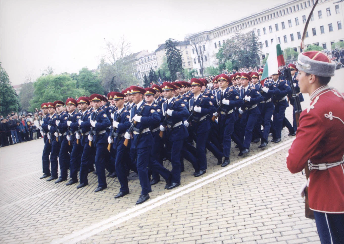 Военен парад по случай деня на армията - 6.05.2002г.  войници