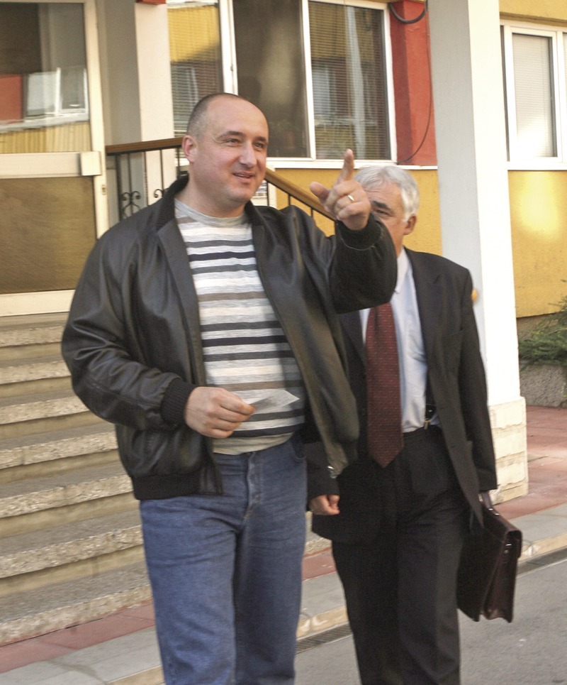 Двамата дупнишки "братя" продължават да се радват на имот и свобода въпреки осъдителните присъди и процеса за конфискация на имуществото им.