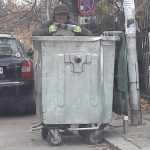 човек кофа