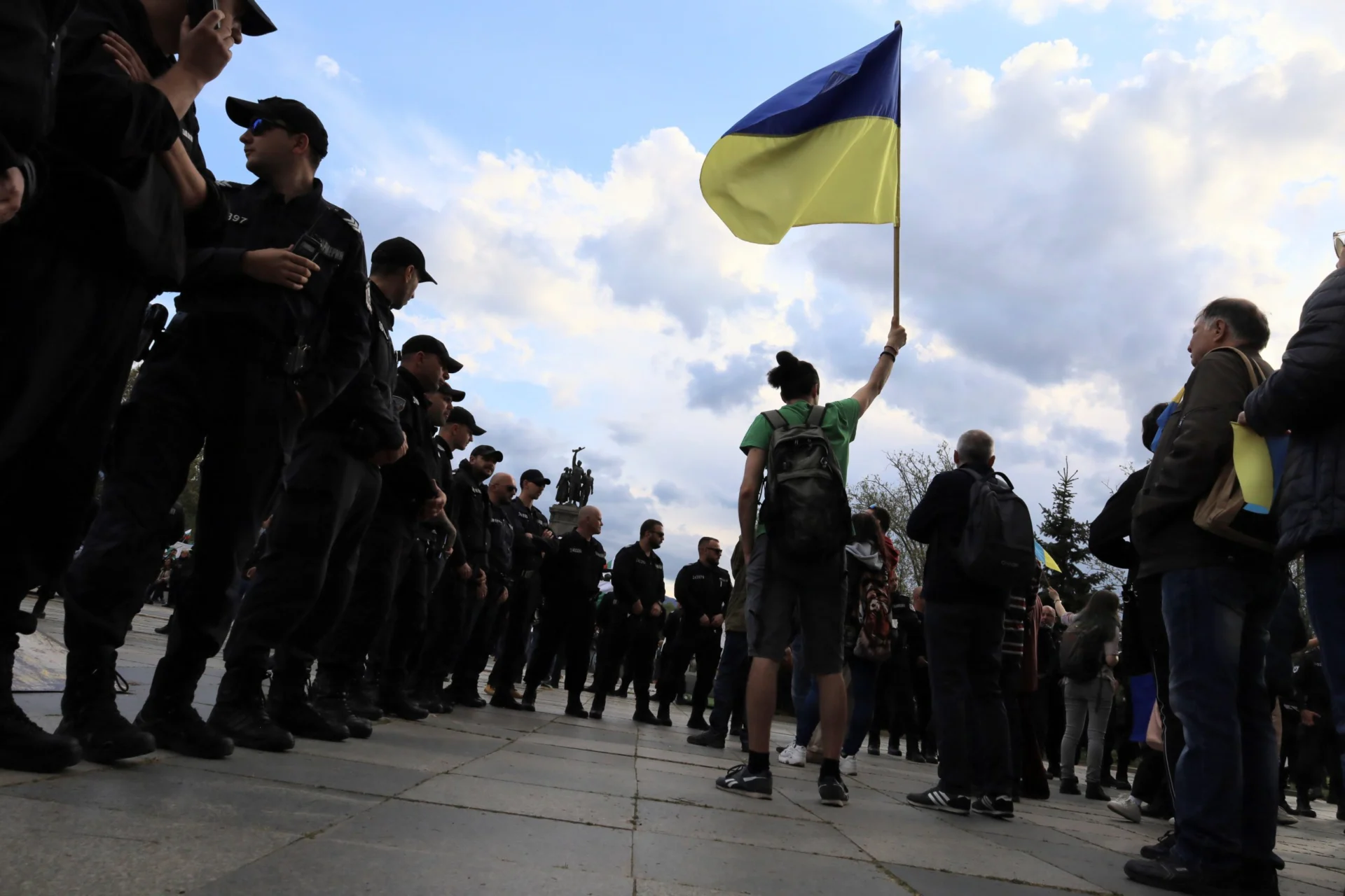 Протест за  Украйна пред паметника на съветската армия