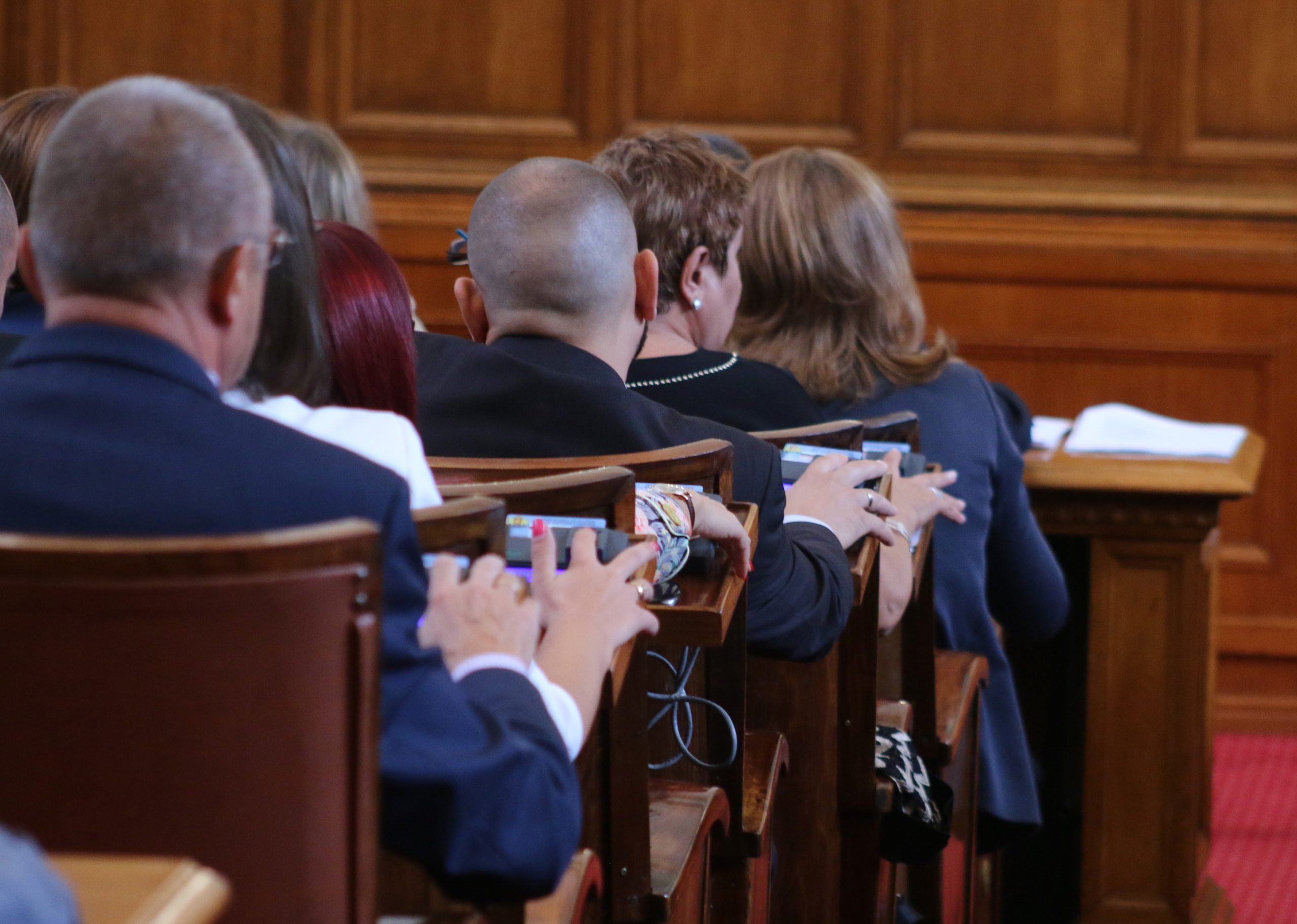 Парламент гласуване