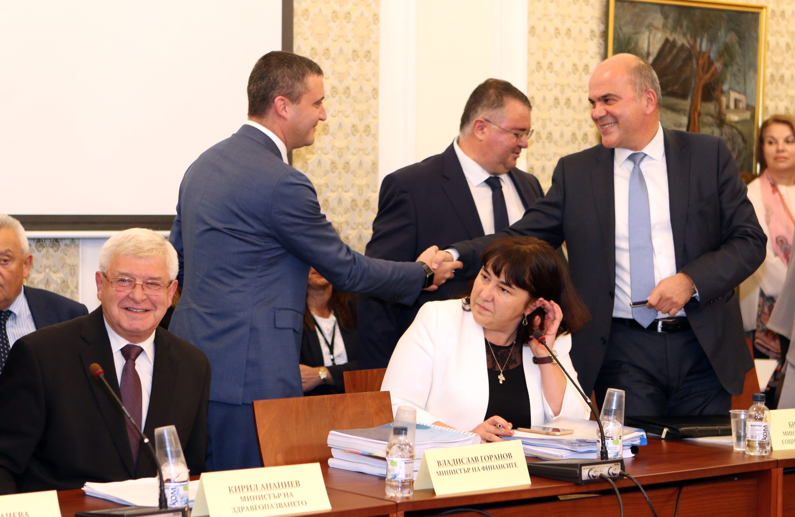 Парламент комисия по бюджет и финанси