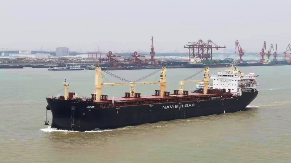 МВнР: Консулът на България в Стокхолм ще посети моряците на "Вежен", те не са задържани