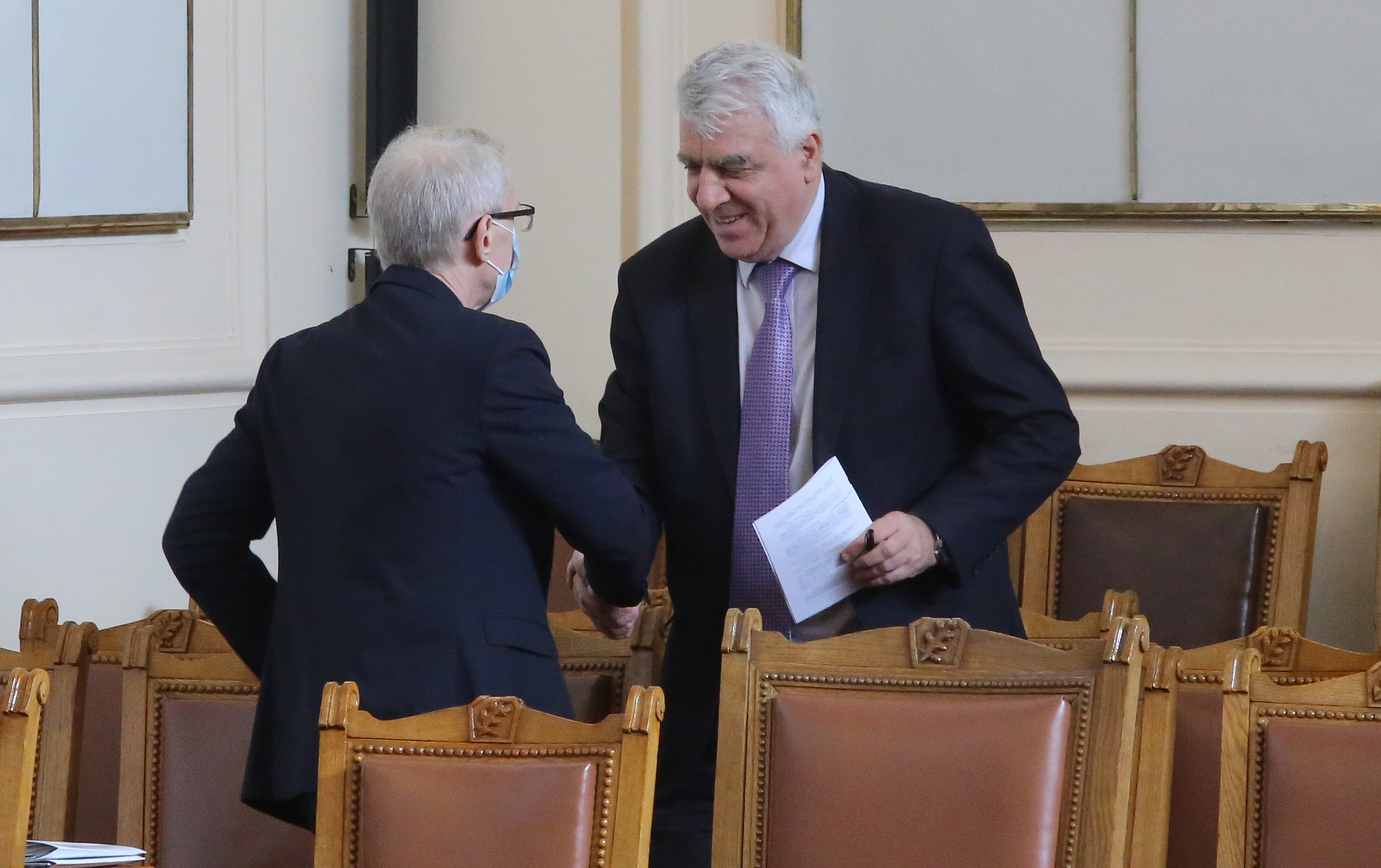 Парламент Николай Денков