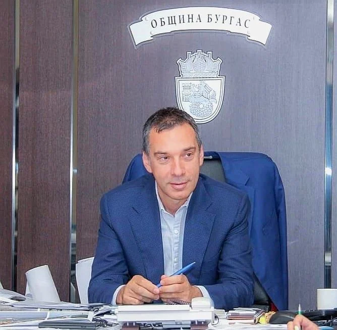 До „Евровизия“ няма да се занимавам с никаква политика, заяви Димитър Николов