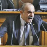 Павел Шопов показва на колегите си тънката разлика между правото на неизбежна отбрана и вероятността нападнатият да го превиши.