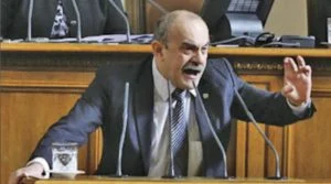 Павел Шопов показва на колегите си тънката разлика между правото на неизбежна отбрана и вероятността нападнатият да го превиши.
