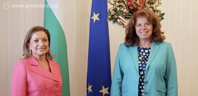 Вицепрезидентът Илияна Йотова и Джузепина Дзара