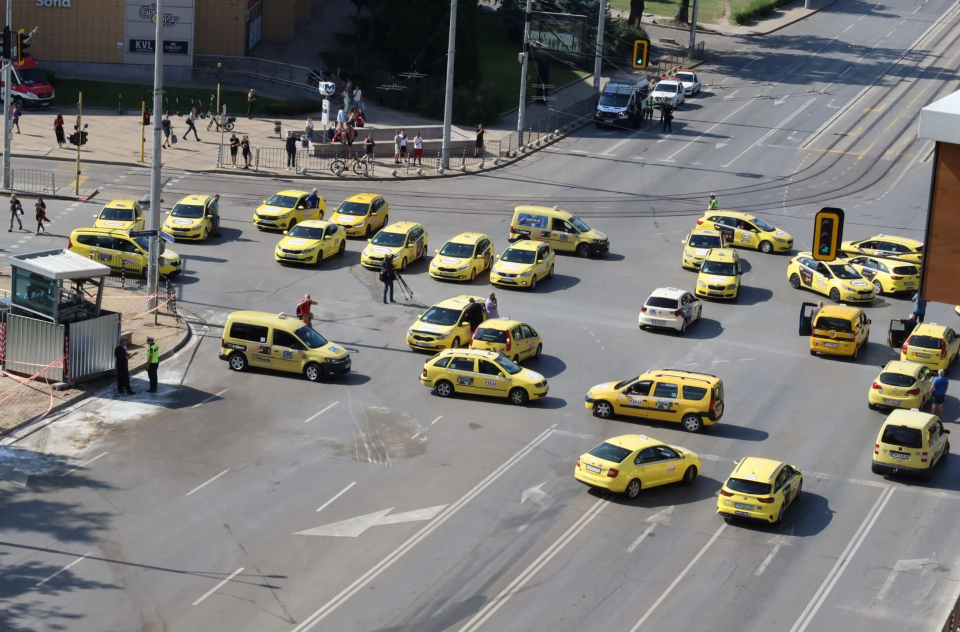 Протест на таксита заради катастрофата на х-л Хемус