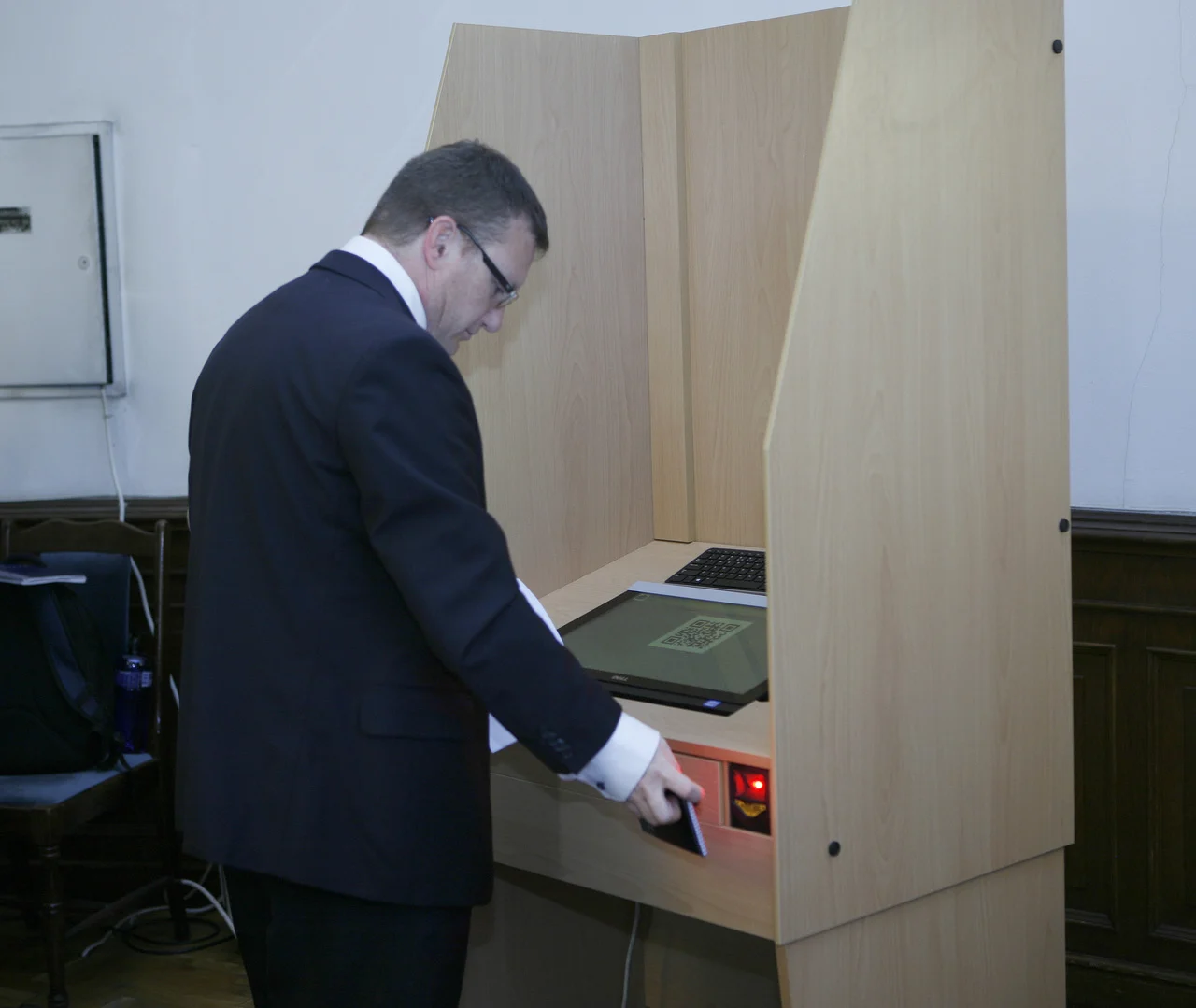 ЦИКПредставяне на машина за електронно гласуване на ЦАПК "Прогрес" и испанската "Scytl"