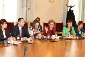 Парламент комисия по бюджет и финанси