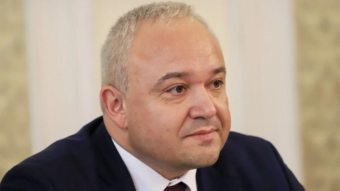 Зад две фирми, доставящи мантинели, прозирала фигурата на Бойко Борисов, алармира Иван Демерджиев