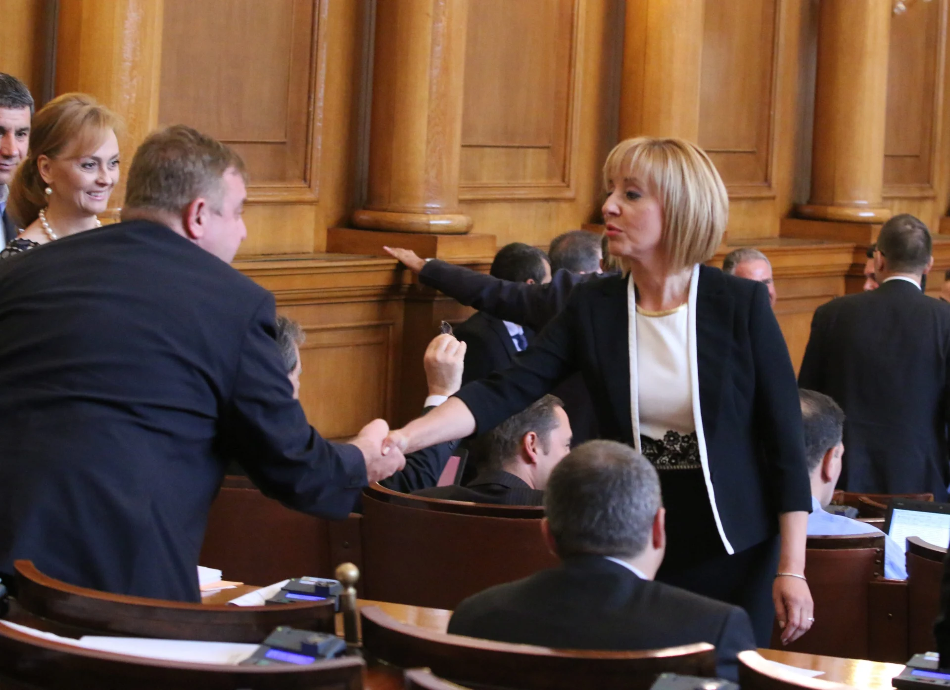 Парламент Избор на Мая Манолова за омбудсман Красимир Каракачанов