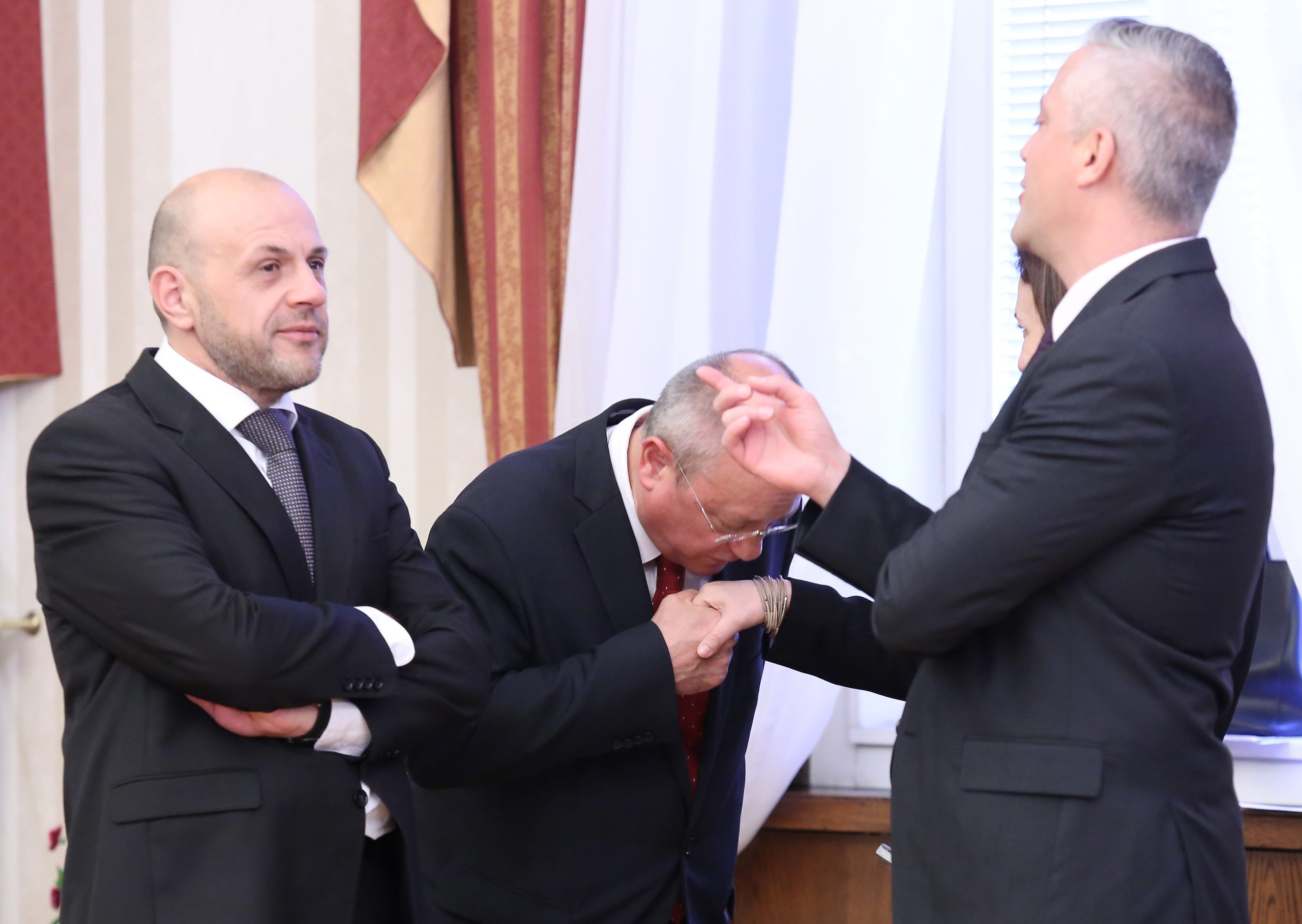 Президентство Томислав Дончев вицепремиер Румяна Бъчварова вицепремиер Тодор Танев мин. на образованието Божидар Лукарски мин. на енергетиката