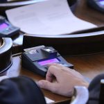 Парламент гласуване