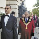Студентите от СУ "Кл. Охридски" протестират заради решението на ректора проф. Иван Илчев да вдигне таксите за обучение.