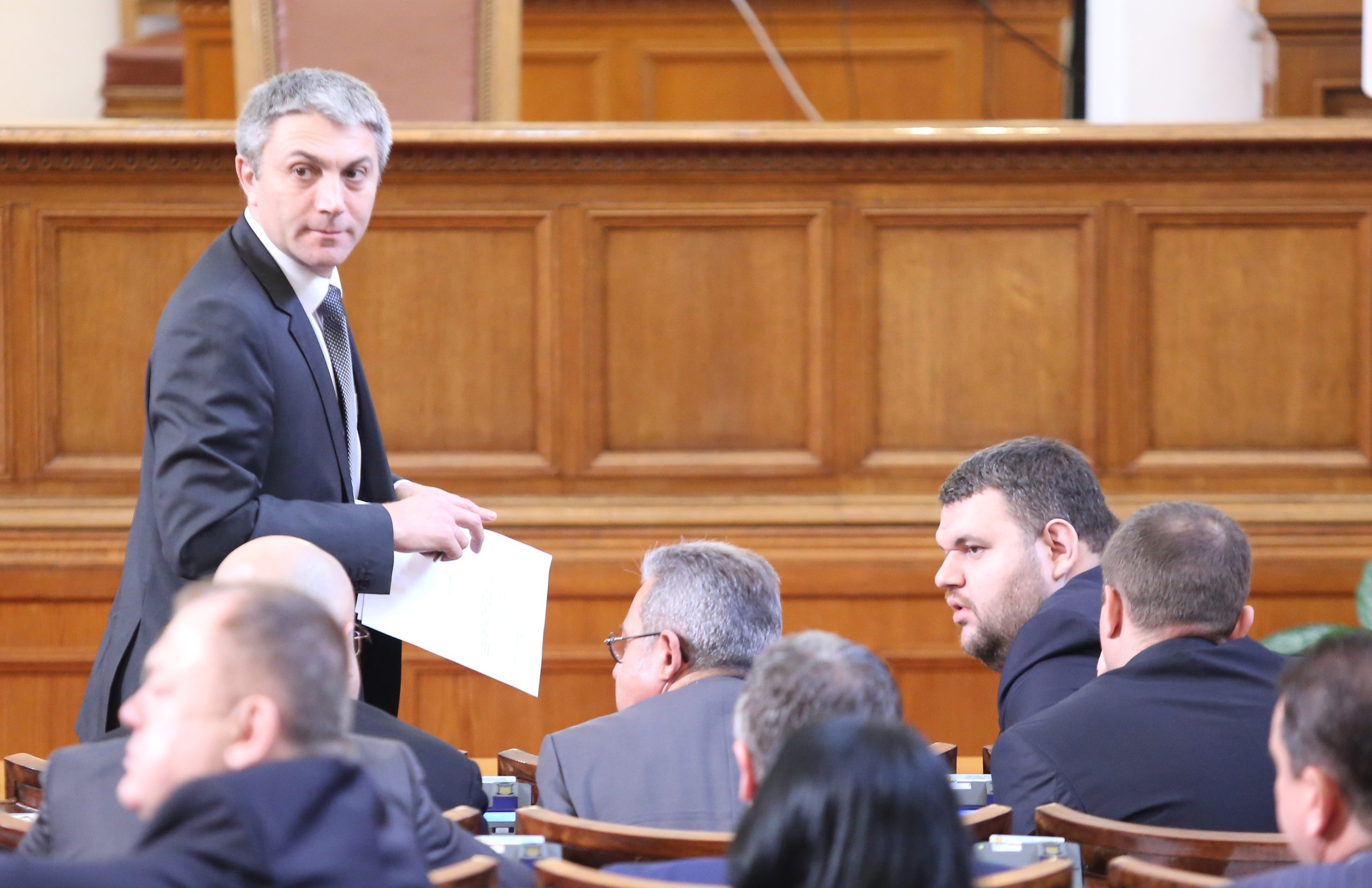 Парламент - вот на недоверие за здравеопазването Мустафа Карадайъ