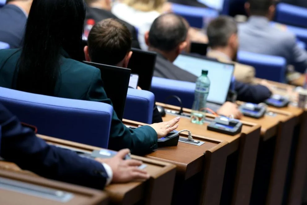 Депутатите приеха на първо четене да се предоставя право на отказ от договор за финансови услуги от разстояние