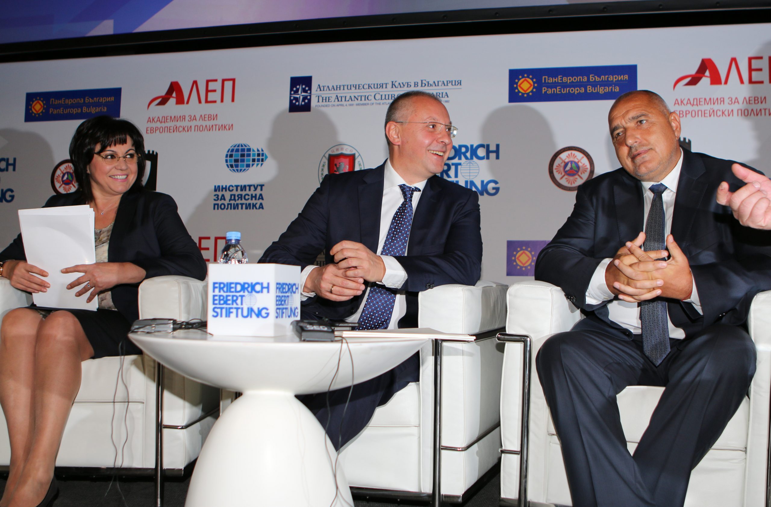 Централeн военен клуб дискусия на тема „Заедно в сигурността. Ролята на България в общата европейска отбрана“. Корнелия Нинова Сергей Станишев Бойко Борисов