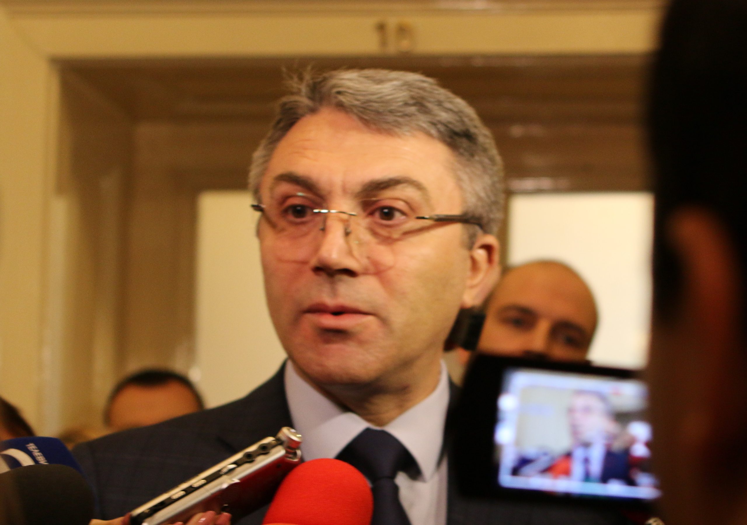 Парламент Мустафа карадайъ