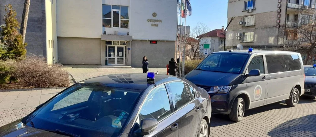 община лом