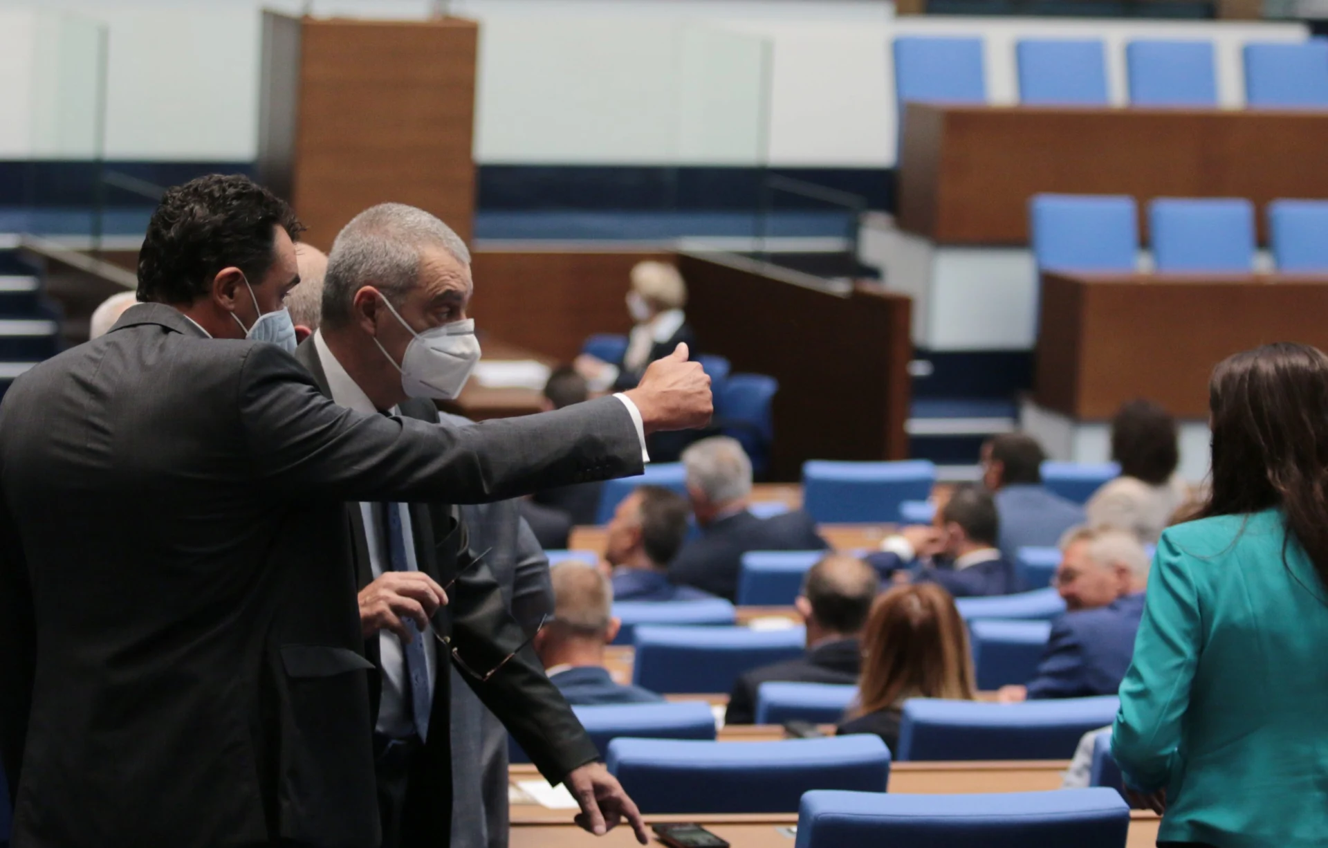 Парламент депутати