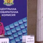 Председателят на ЦИК Камелия Нейкова преди тегленето на жребия за номера в бюлетината на партиите и коалициите за участие в изборите