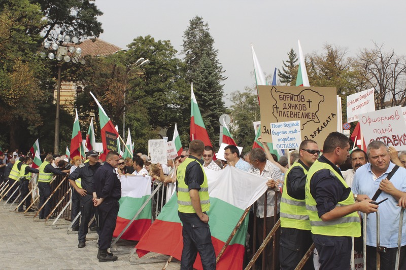 Протести белязаха политическата 2013-а година. През февруари - срещу правителството на Бойко Борисов