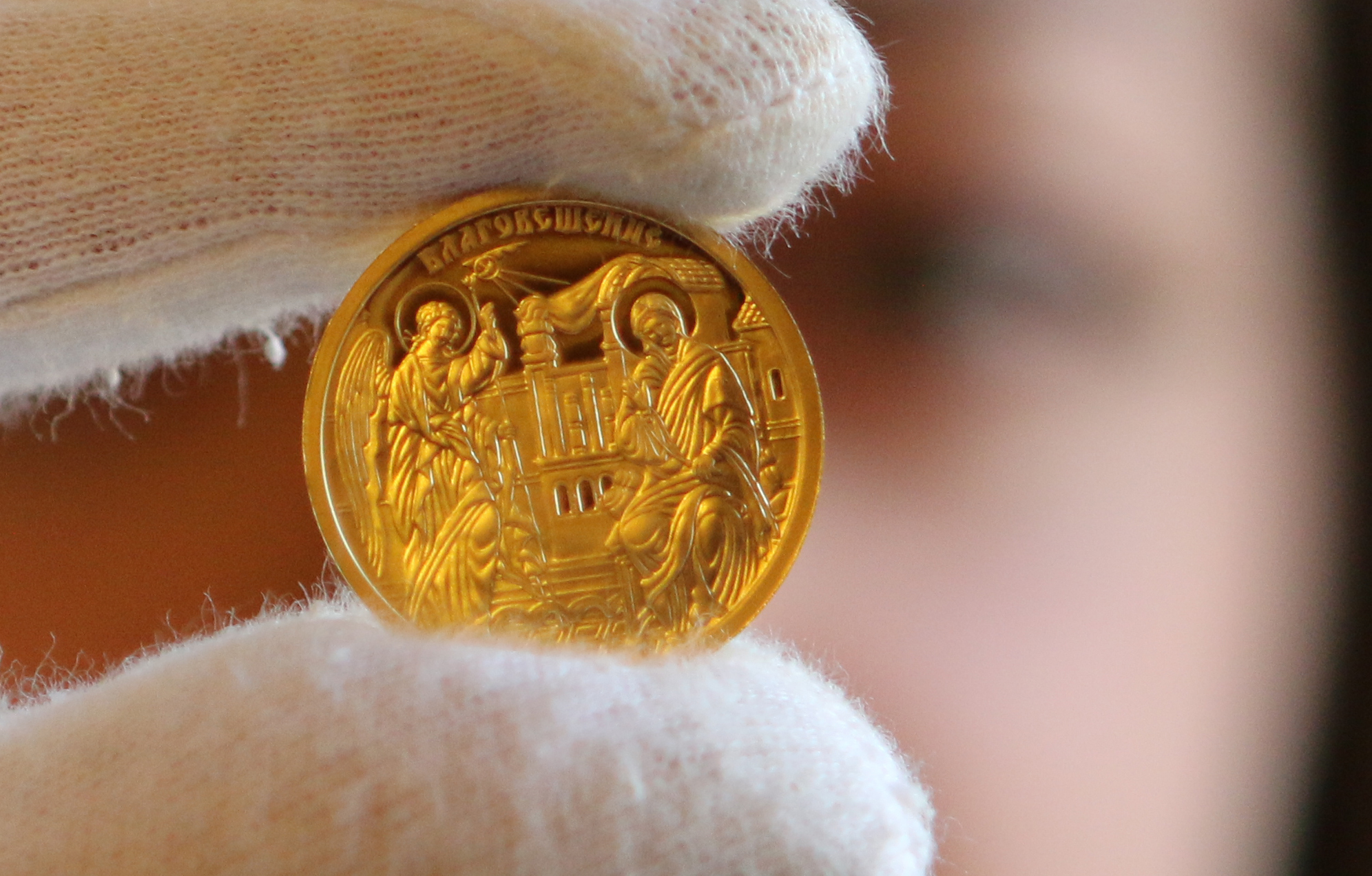 БНБ - пресконференция представяне на златна възпоменателна монета „Благовещение“. Стефан Цветков - главен касиер на БНБ Цветан Буюклийски - директор на „Монетен двор“ ЕАД