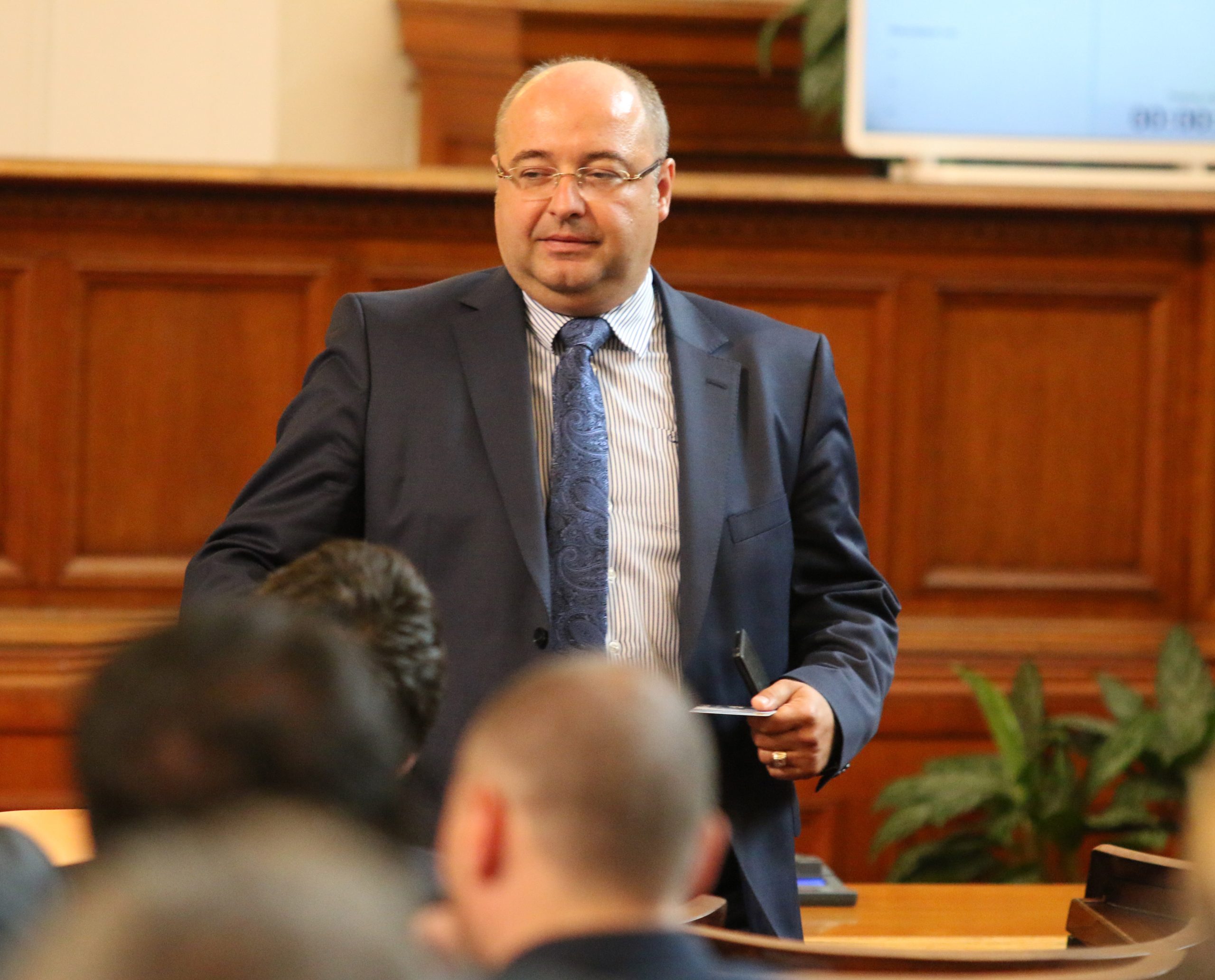 Парламент Четин Казак