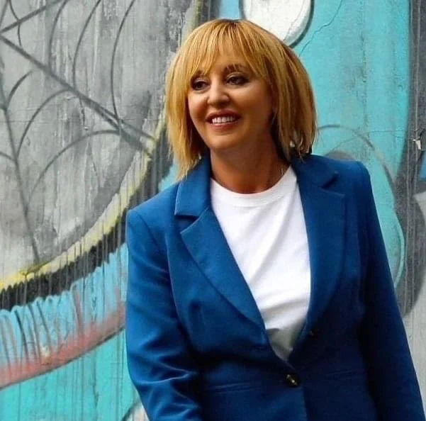 Мая Манолова, "Изправи се.БГ"