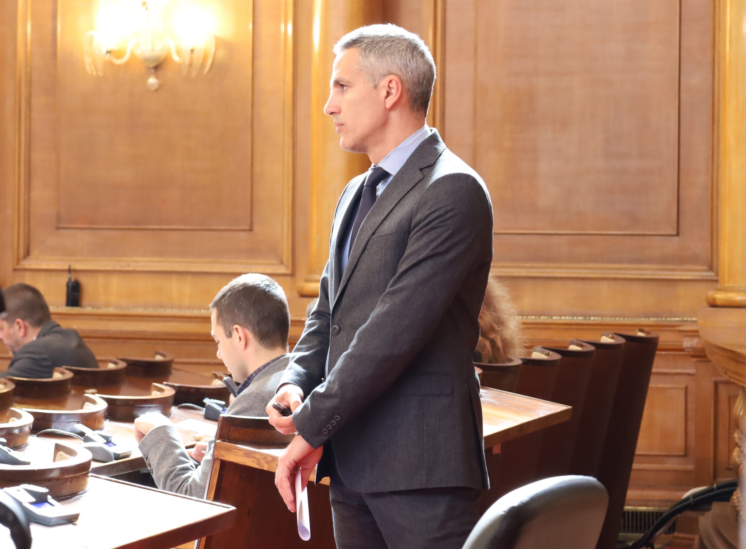 Парламент Андрей Гюров