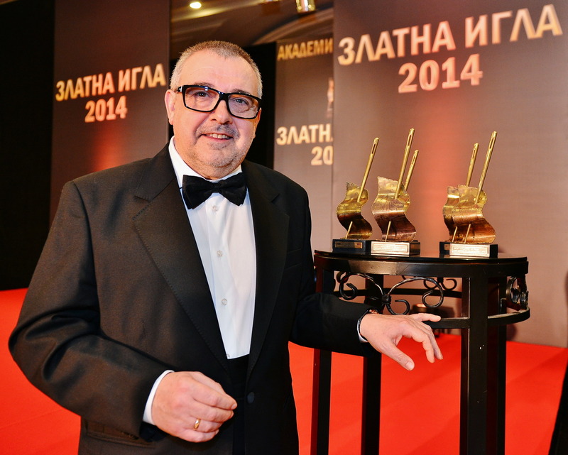Проф. Любомир Стойков съсстатуетките Златна игла 2014.