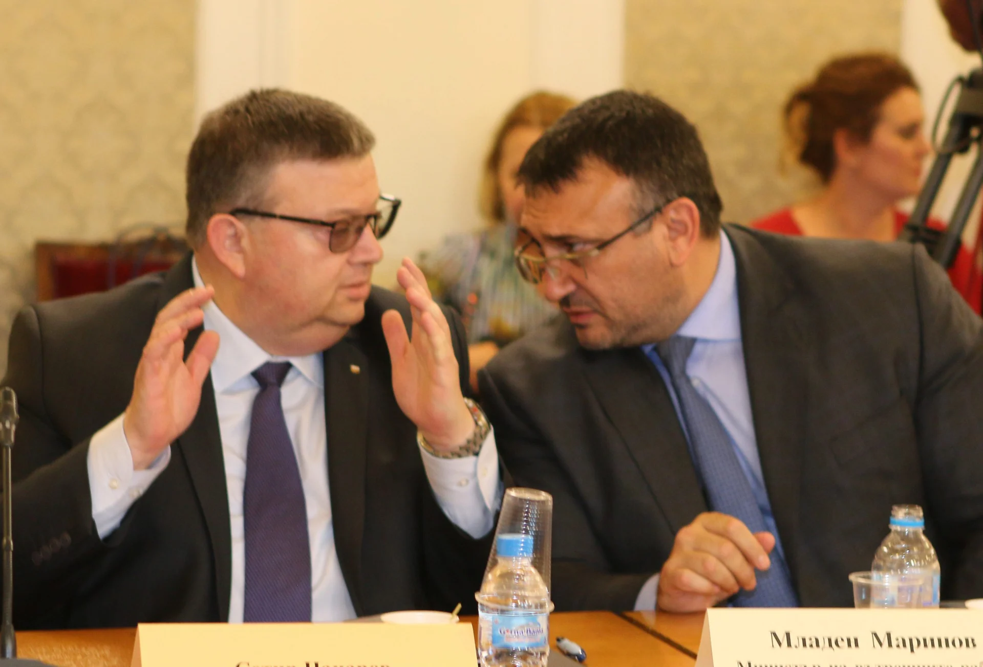 Парламент Комисия за наблюдение на приходните агенции и борба със сивата икономика и контрабандата