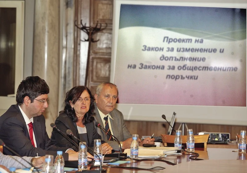 Още на старта проектът за промени в Закона за обществените поръчки на вицепремиера Даниела Бобева получи редица забележки от депутатите.
