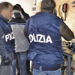 В акцията на българска територия участваха и служители от италианската “Пощенска и съобщителна полиция”.