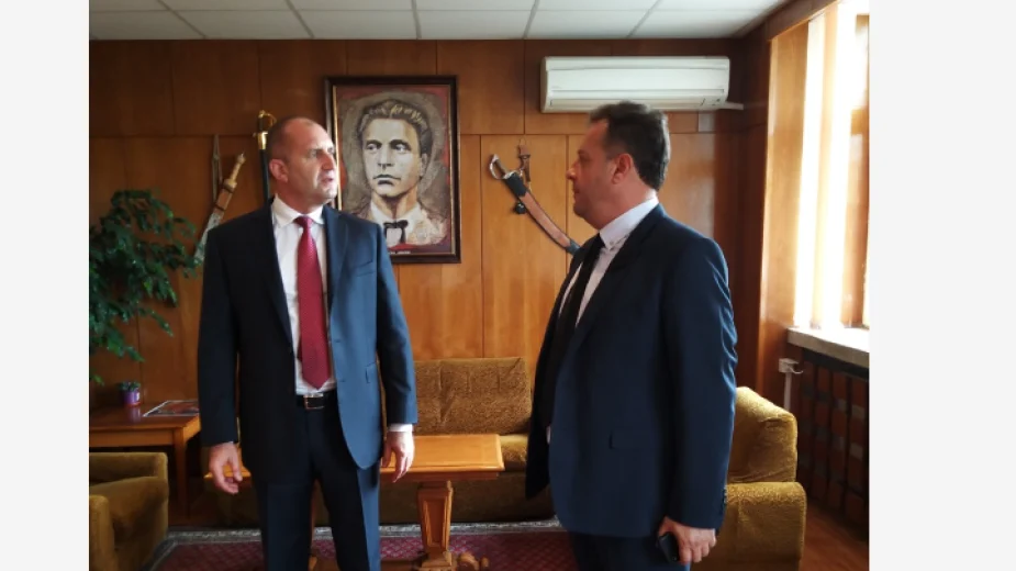 Президентът Румен Радев и кметът на Велико Търново Даниел Панов.