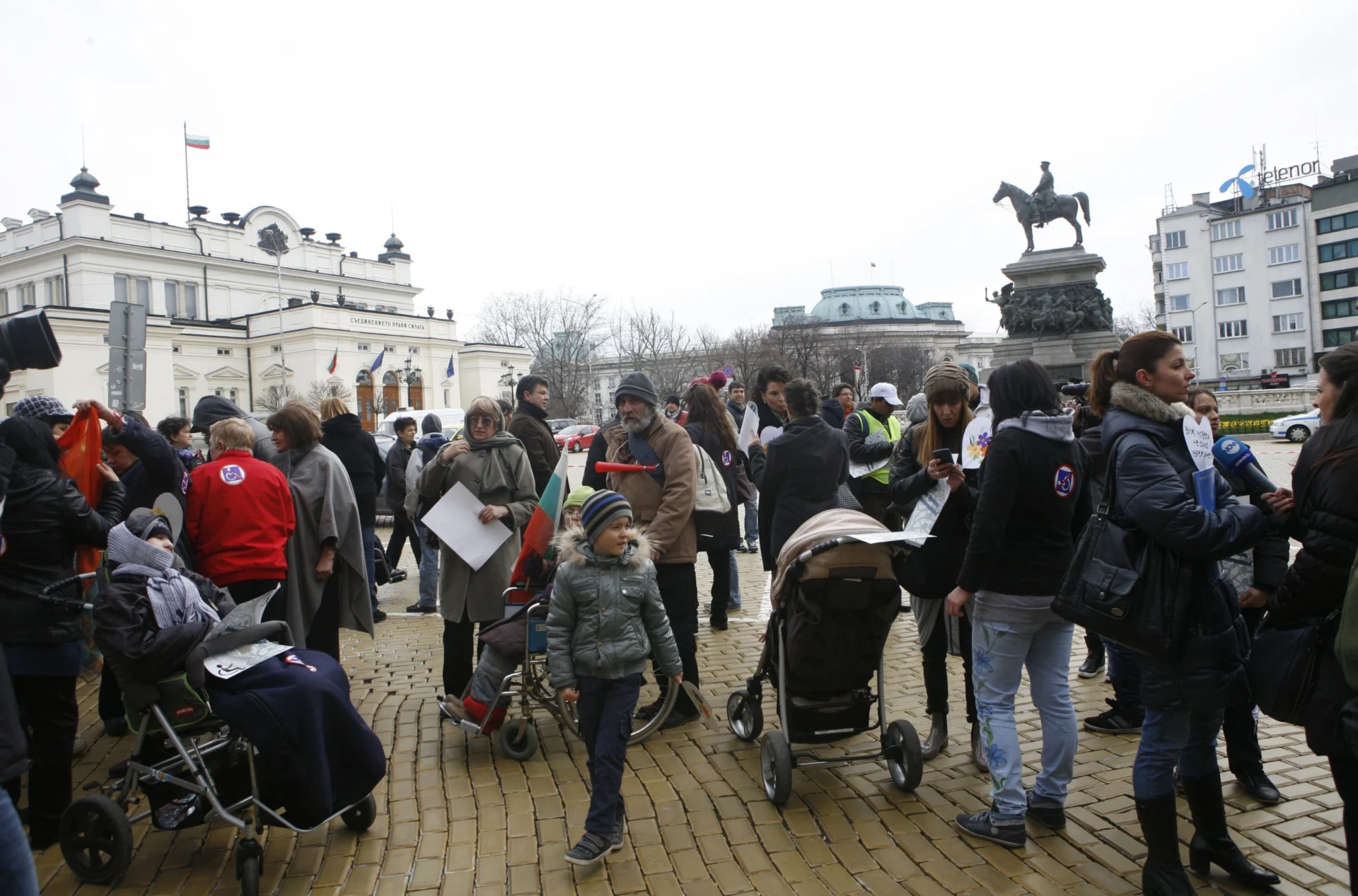 площад „Народно събрание”   събиране на родители на деца с увреждания