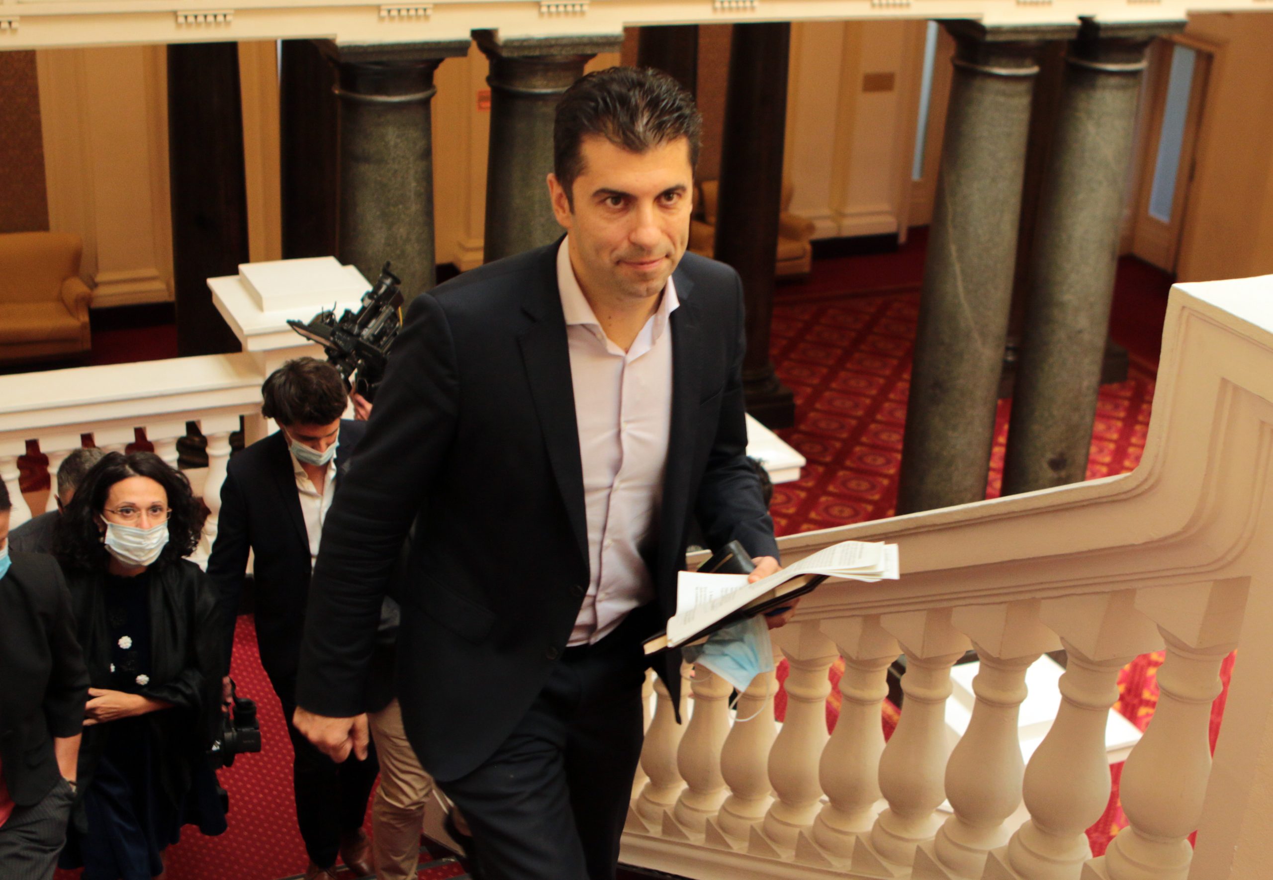 Парламент Кирил Петков