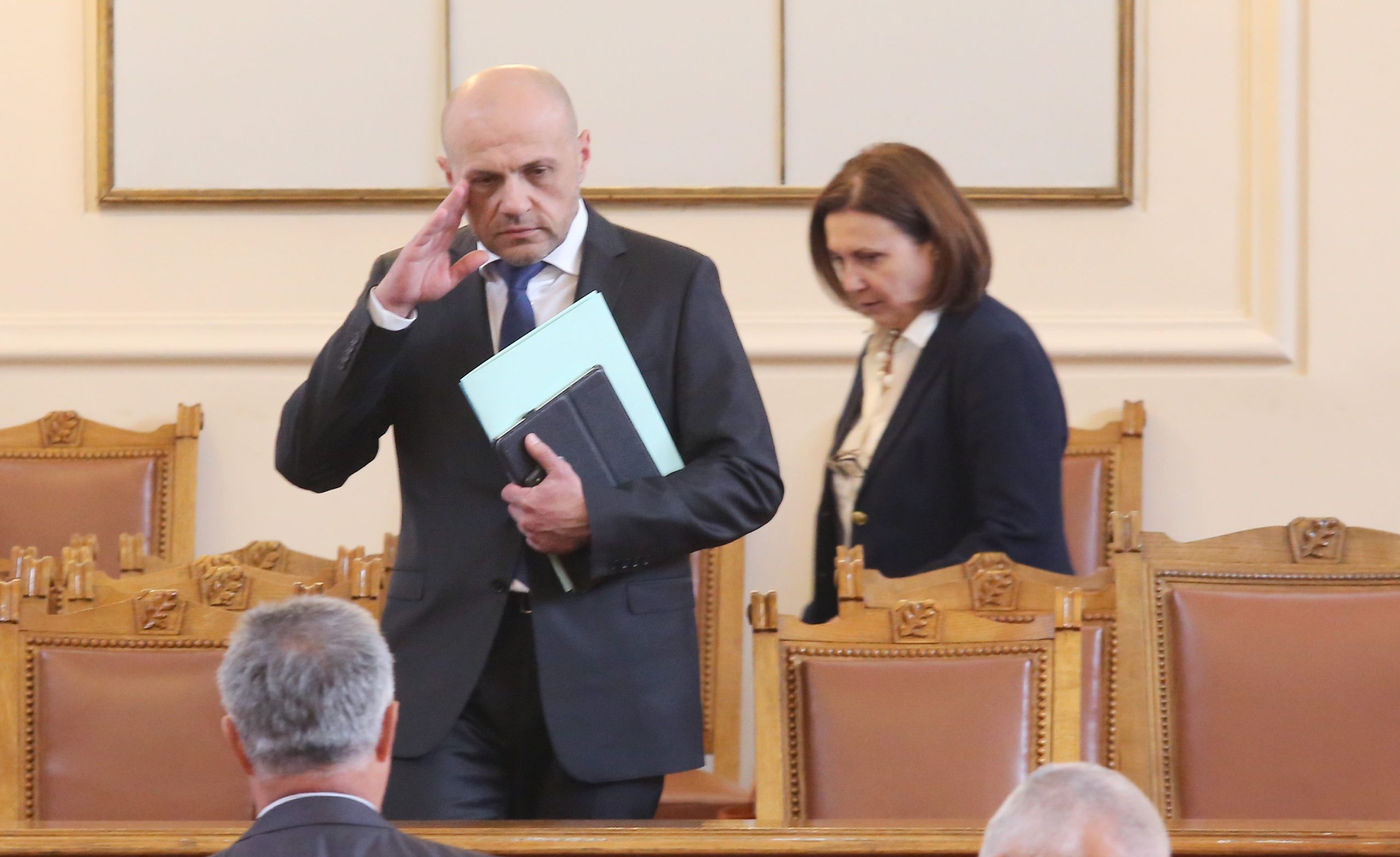 Парламент Томислав Дончев