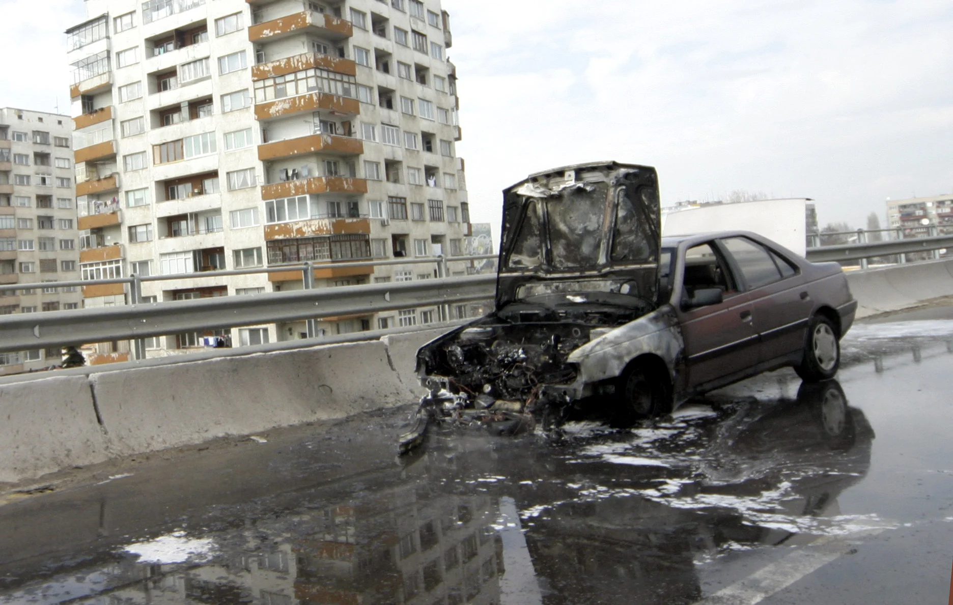 Мост за АерогараИзгоряла кола